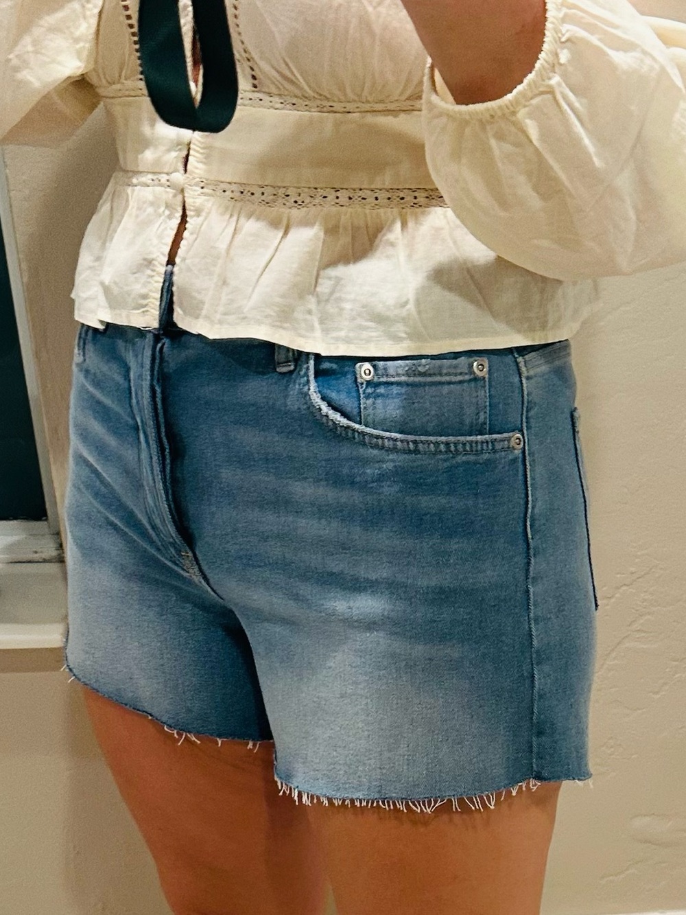NEW Antonio Melani Light Blue Denim Cutoff Shorts - Classic Size 10
